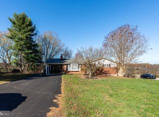 6122 Rolling View Dr, Sykesville, MD 21784