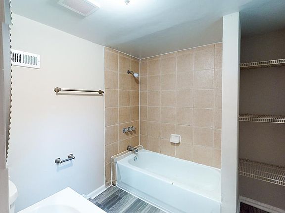 4th image of 1226 Greenwood Ln #13721426