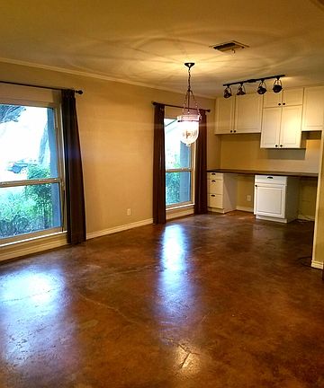 5th image of 4046 Briarcrest St