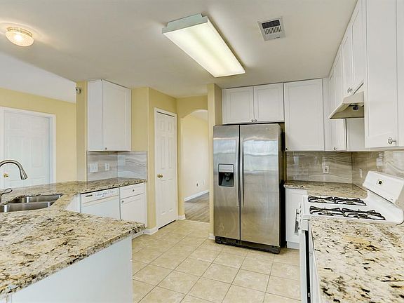 3rd image of 7215 Wimberly Oaks Ln