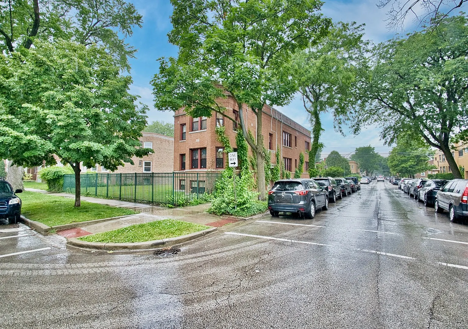 3 bed, 2000 sqft, $3,200 — Photo 1