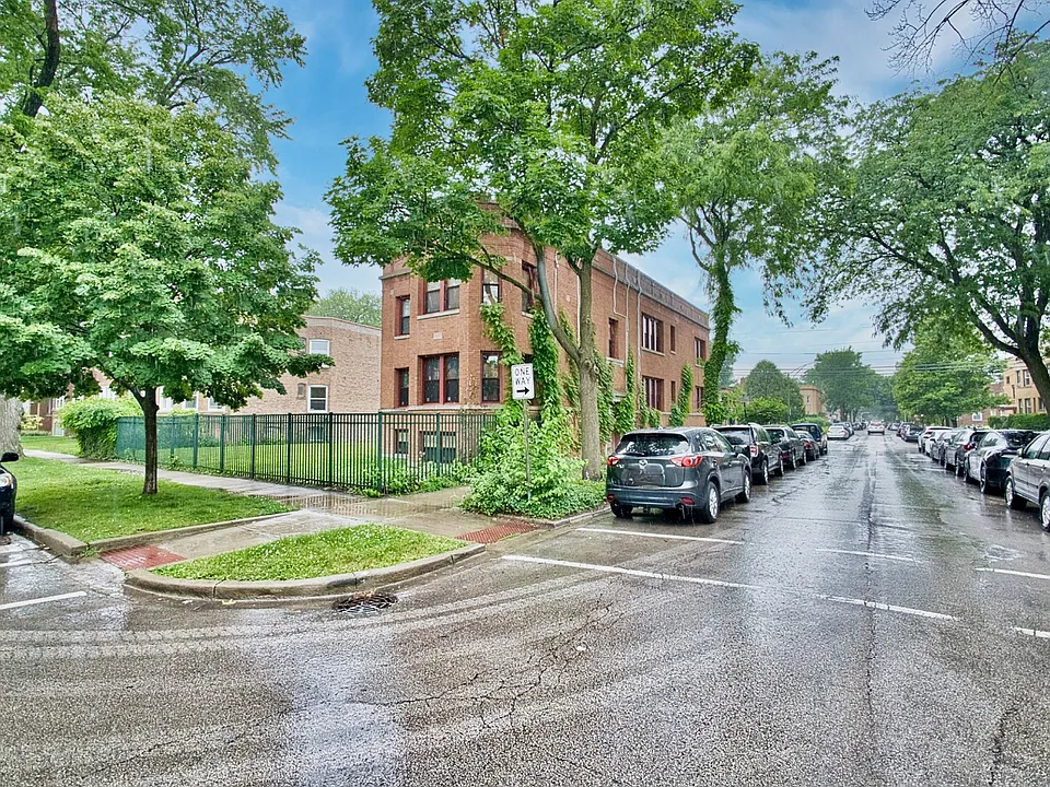 2437 W North Shore Ave #2