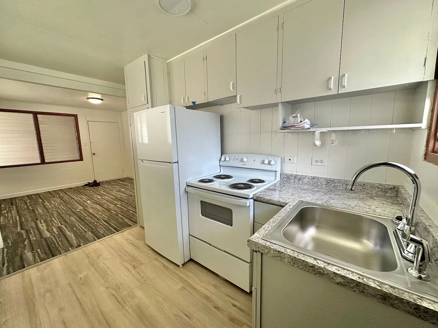 2160 W Vineyard St. — Photo 2
