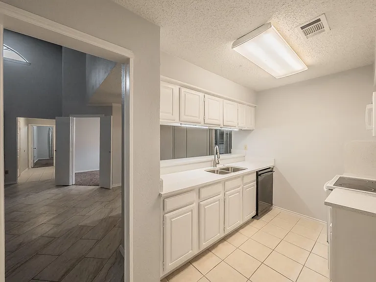 2800 Keller Springs Rd #10 — Photo 17