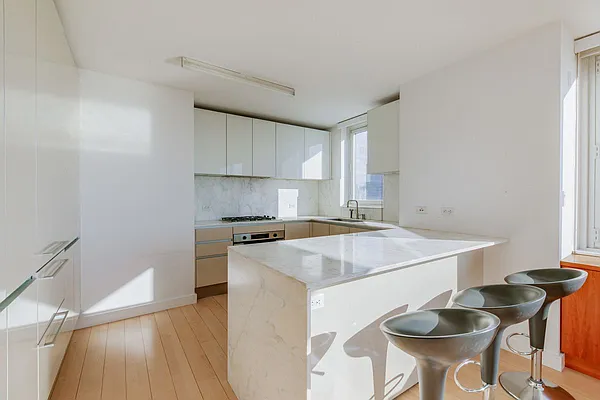 Rented by Lin Pan Realty Group LLC | media 12