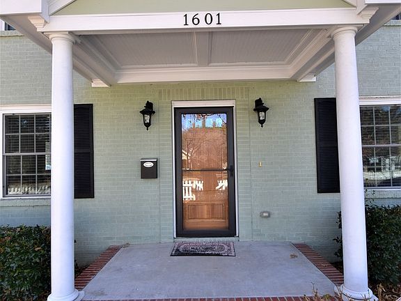 3rd image of 1601 Fort Bragg Rd