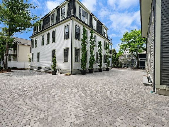4th image of 1006 Broadway #B