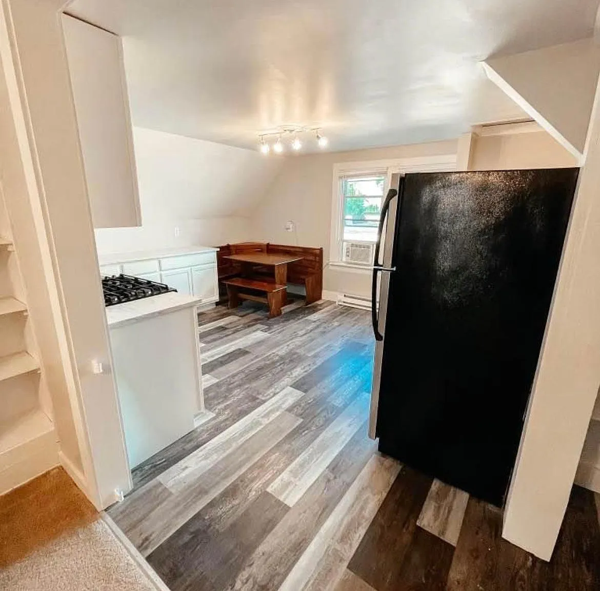 1371 Beach Ave — Photo 3
