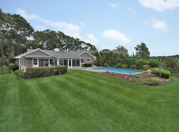 4th image of 40 Beachwood Ln