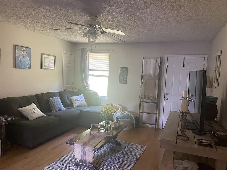 545 Moncrief Ave — Photo 1