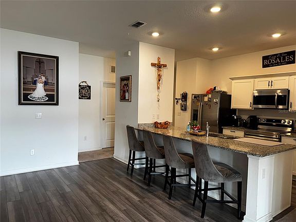 3rd image of 927 Kelly Fern Loop