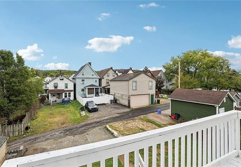 328 James St — Photo 46