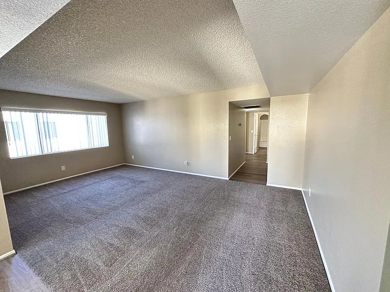 5830 N 48th Dr — Photo 6