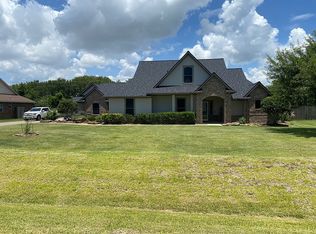 3303 Royal Palm Dr, Mont Belvieu, TX 77523
