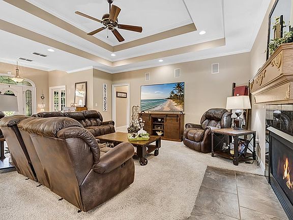 4th image of 325 Shirley Ln