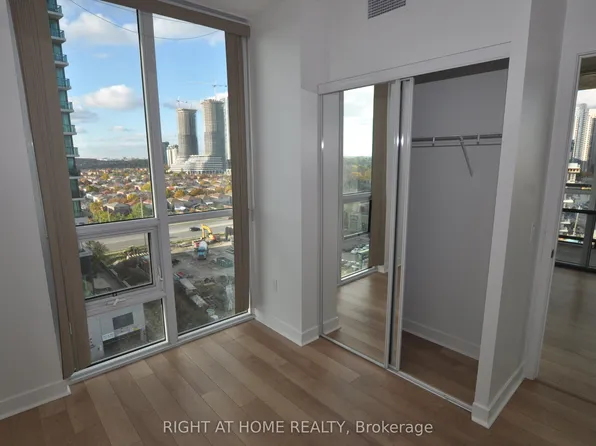 3975 Grand Park Dr #909, Mississauga, ON L5B 0K4