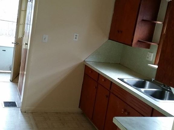 5th image of 344 N Charles St