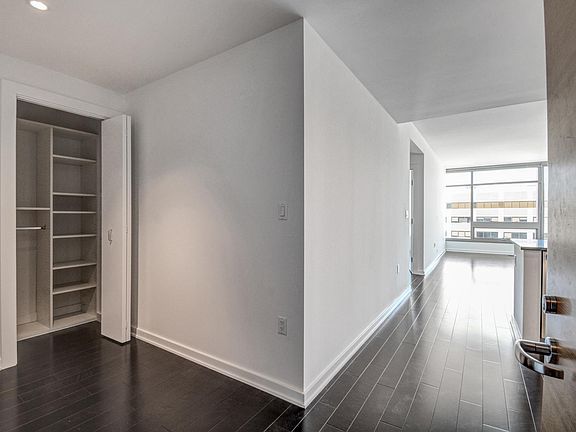 5th image of 1 Hawthorne St Unit 15D