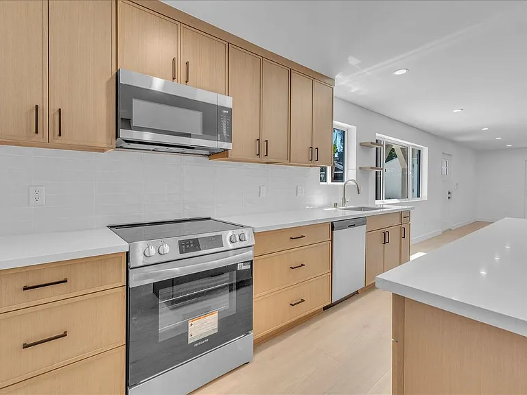 6915 Encino Ave #LOWER — Photo 28