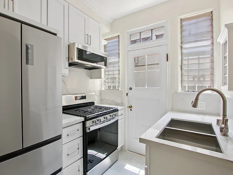 Four Gables Apartments — Photo 12