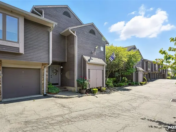 855 Valley Brook Ave, Lyndhurst, NJ 07071