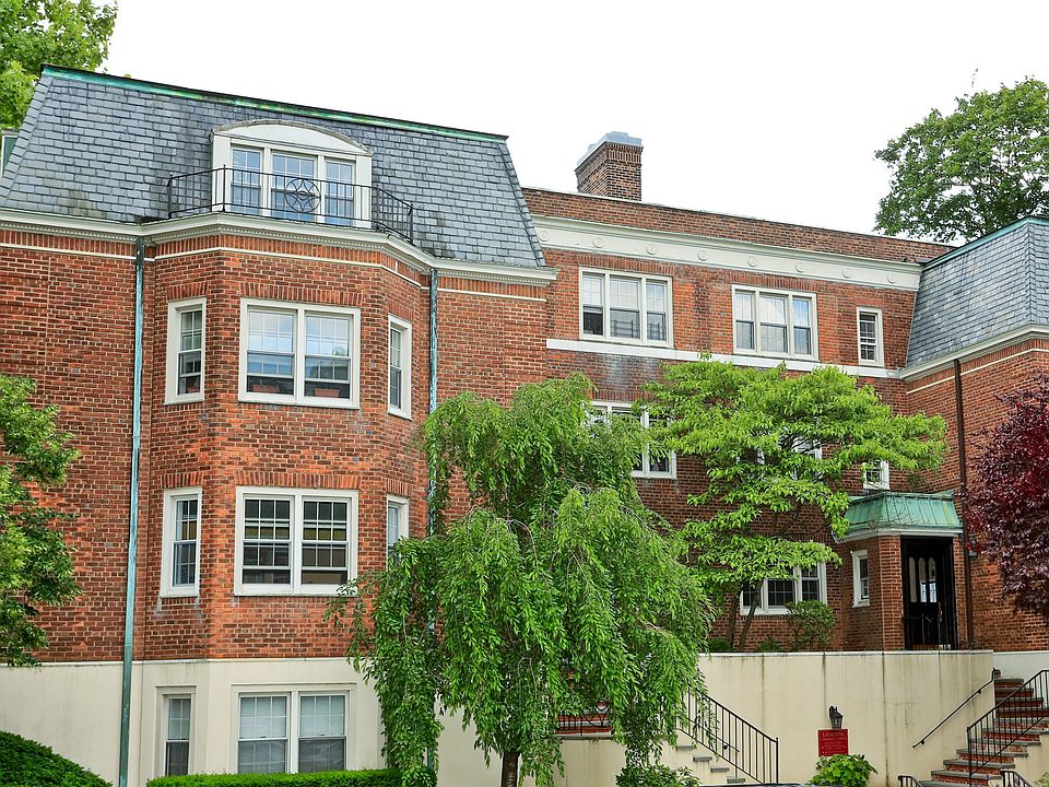 1st image of 8 Chateaux Cir #B