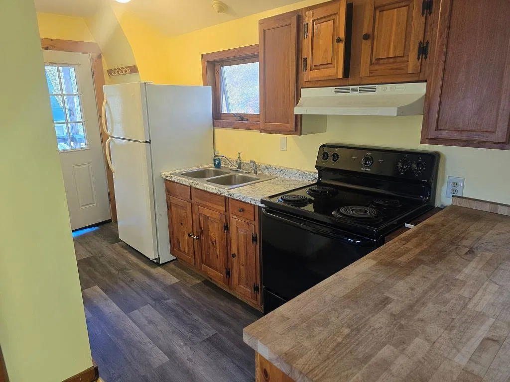 1 bed, 1.0 bath, 576 sqft, $1,300 — Photo 2