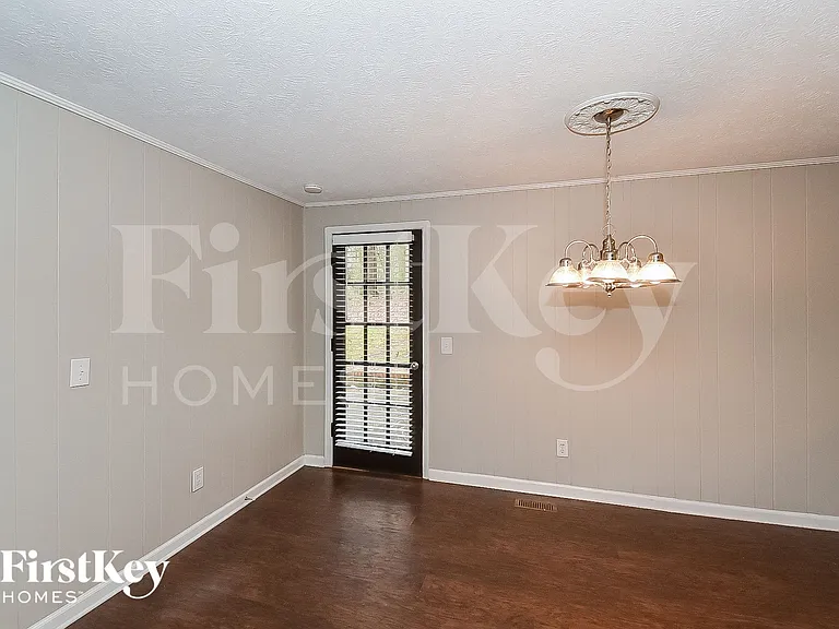 3940 Erica Cir — Photo 4