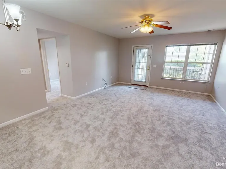 2666 S Knightsbridge Cir — Photo 6
