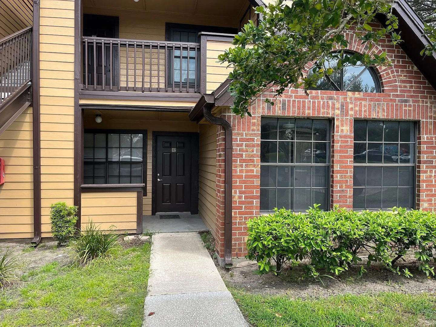 2 bed, 2.0 bath, 924 sqft, $1,350 — Photo 3