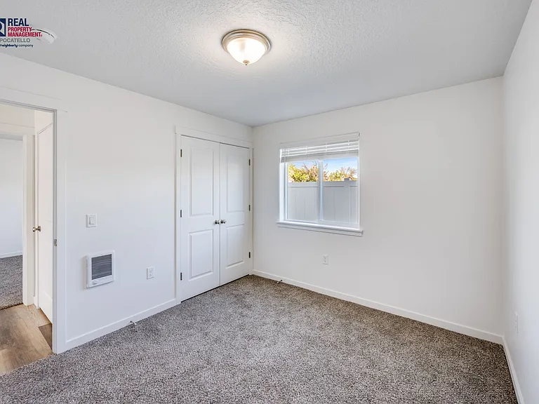 5769 S 5th Ave — Photo 11