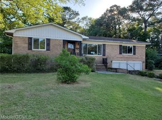 407 Alpine St, Chickasaw, AL 36611