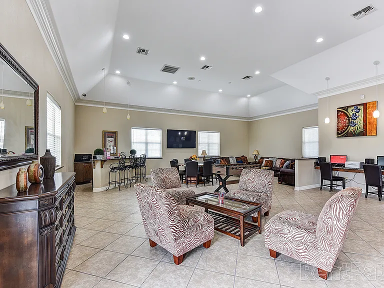 Redbud Place Apartments — Photo 6