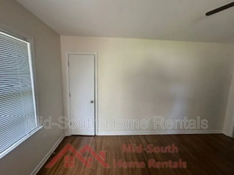 3 bed, 1.5 bath, 1121 sqft, $1,250 — Photo 4