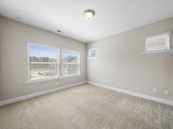4th image of 182 Manordale Dr