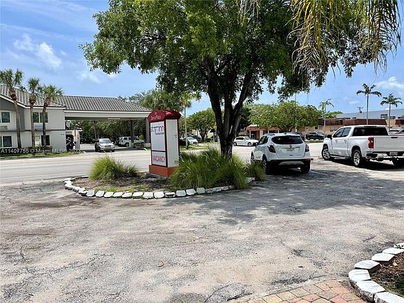 3rd image of 380 S Federal Hwy #1