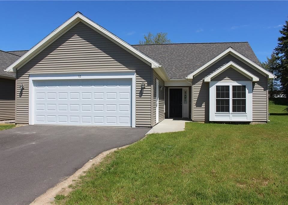 1st image of 10 Woodview Ln