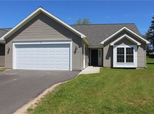 10 Woodview Ln, Clifton Springs, NY