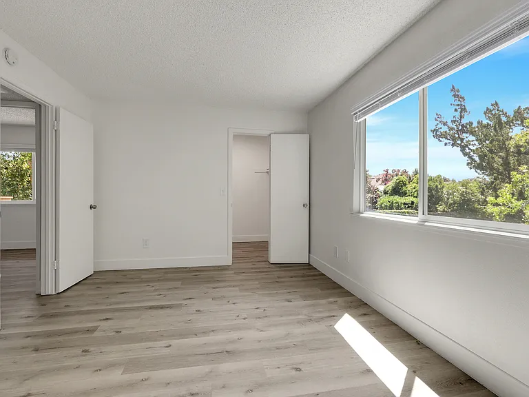 2x2-Master Bedroom
