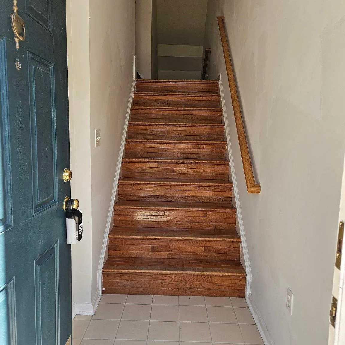 3 bed, 3.5 bath, 2275 sqft, $3,200 — Photo 2