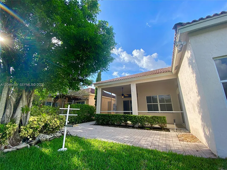 837 Tanglewood Cir — Photo 19