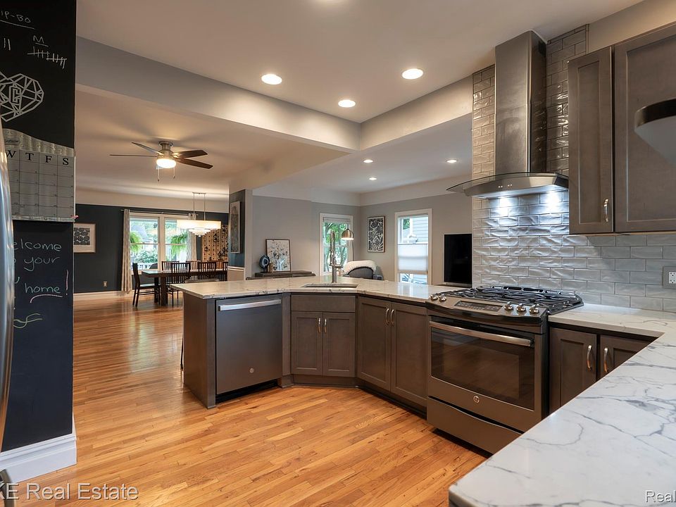 499 N Evergreen St, photo 20