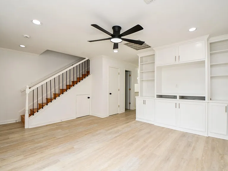 6114 Kirby Dr — Photo 8