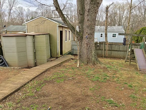 5th image of 13716 Greenwood Dr