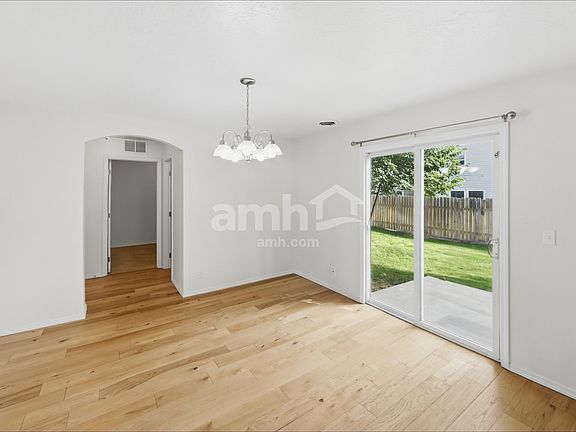5th image of 895 E Folgado Ct