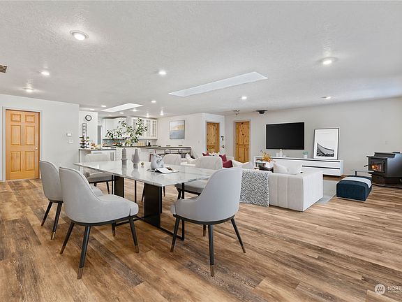 5th image of 8318 Bernice Court SE