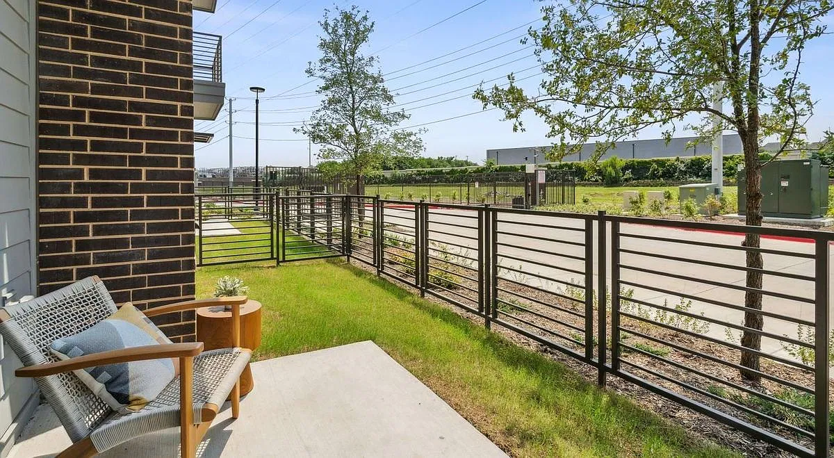 1 bed, 1.0 bath, 769 sqft, $1,845 — Photo 1