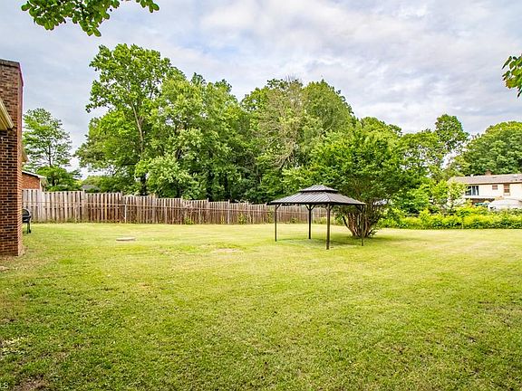 3rd image of 3602 Edgefield Rd