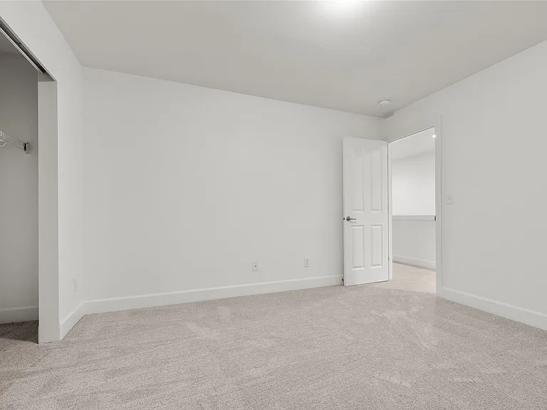 4518 NE 2nd Ct — Photo 17