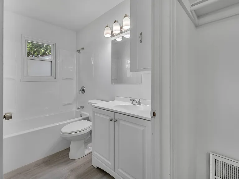 610 Elm St — Photo 8